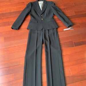 NWT. TAHARI ASL Pantsuit